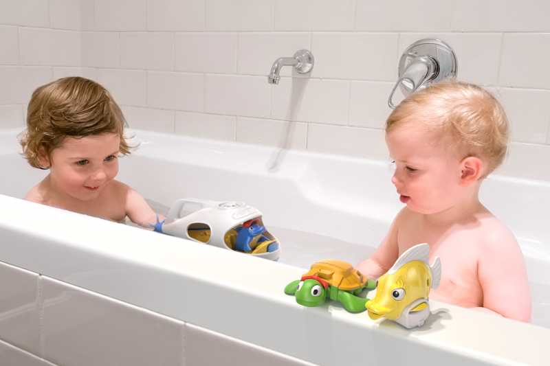 Reef Bath toy with kids
